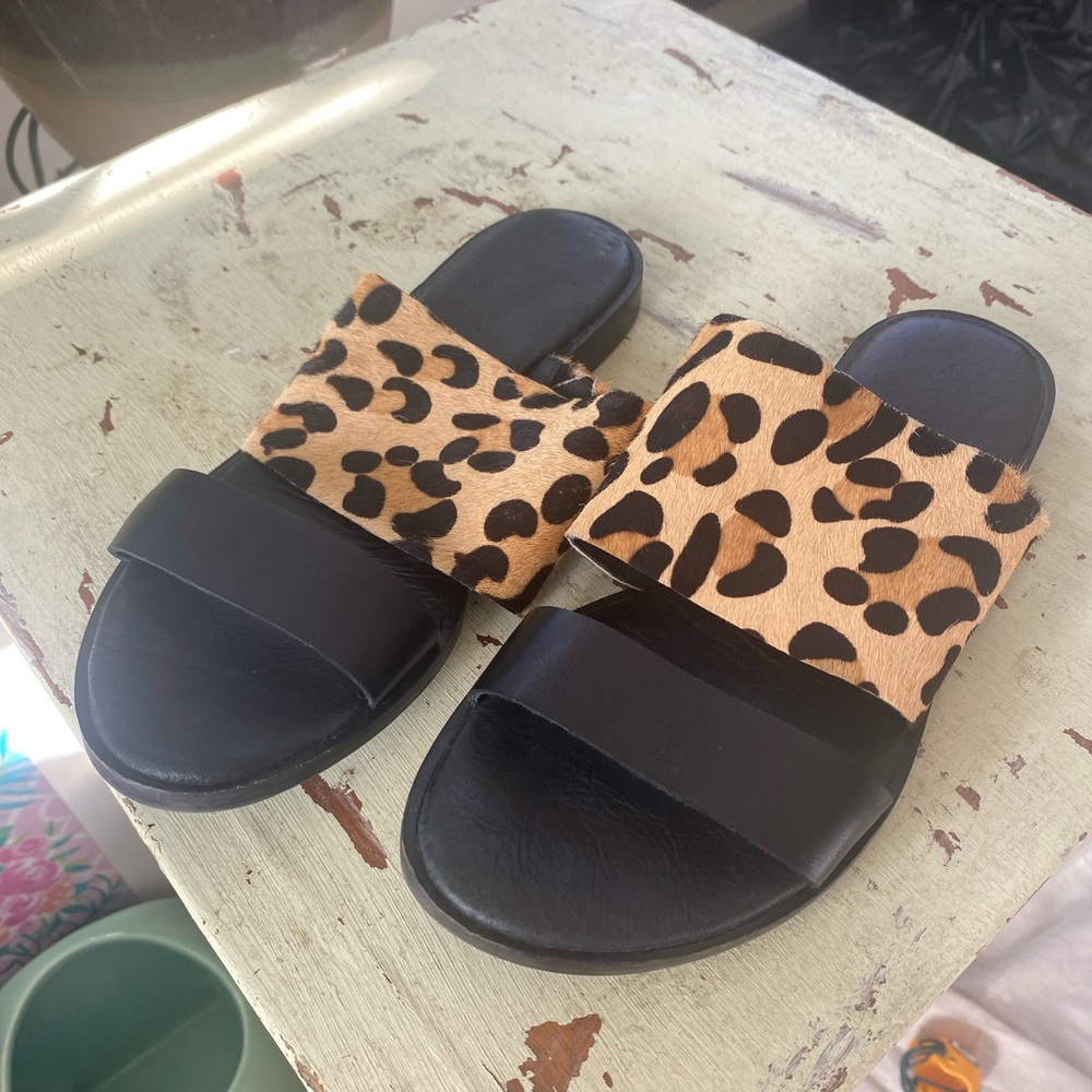 Black & cheetah sandal (boutique)